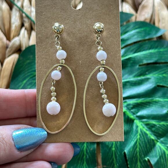 BOGO FREE Pearl drop dangly earrings - Picture 1 of 4
